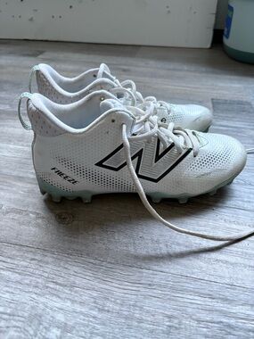 New Balance Freeze 4 Mid Lacrosse Cleats. Size 6